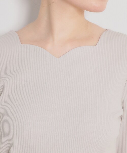 couture brooch（クチュールブローチ）の「ハートネックテレコプルオーバー（Tシャツ/カットソー・レディース・ネイビー/サンドベージュ/ホワイト系5/オフホワイト・42/40/38/36）」の5枚目の写真