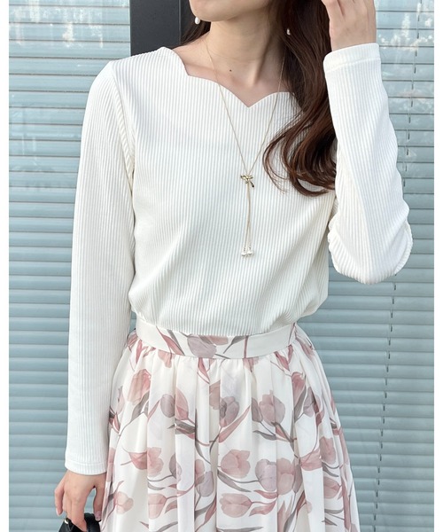 couture brooch(クチュールブローチ)の「【洗える】ハートネック テレコプルオーバー(Tシャツ/カットソー・レディース・ネイビー/サンドベージュ/ホワイト系5/オフホワイト・42/40/38/36)」の2枚目の写真