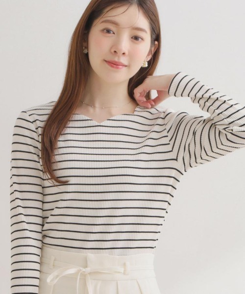 couture brooch(クチュールブローチ)の「【洗える】ハートネック テレコプルオーバー(Tシャツ/カットソー・レディース・ネイビー/サンドベージュ/ホワイト系5/オフホワイト・42/40/38/36)」の19枚目の写真