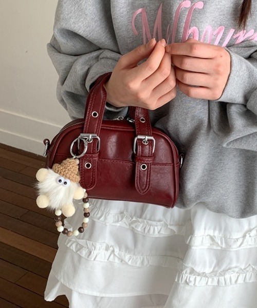 Teem Store(チームストア)の「【ペットボトル収納可能】ベルトデザインミニボストンバッグ(ボストンバッグ・レディース・ブラウン/レッド/ダークブラウン/ブラック・F)」の1枚目の写真