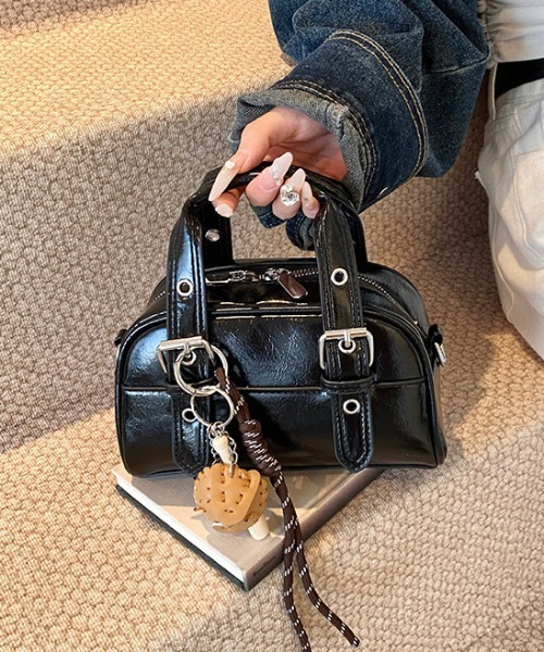 Teem Store(チームストア)の「【ペットボトル収納可能】ベルトデザインミニボストンバッグ(ボストンバッグ・レディース・ブラウン/レッド/ダークブラウン/ブラック・F)」の7枚目の写真