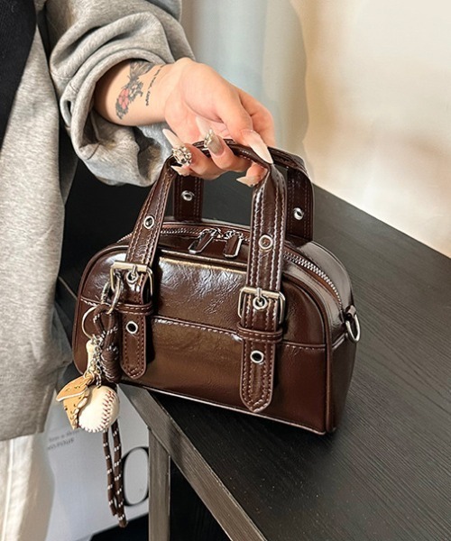 Teem Store(チームストア)の「【ペットボトル収納可能】ベルトデザインミニボストンバッグ(ボストンバッグ・レディース・ブラウン/レッド/ダークブラウン/ブラック・F)」の13枚目の写真