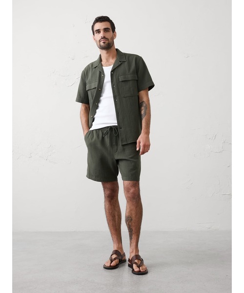 BANANA REPUBLIC FACTORY STORE（バナナリパブリック ファクトリーストア）の「BANANA REPUBLIC FACTORY STORE　　スタンダードフィット ダブルウィーブ リゾートシャツ（シャツ/ブラウス・メンズ・アイボリー/ダークグリーン・S/M/L/XL）」の6枚目の写真
