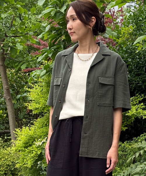 BANANA REPUBLIC FACTORY STORE（バナナリパブリック ファクトリーストア）の「BANANA REPUBLIC FACTORY STORE　　スタンダードフィット ダブルウィーブ リゾートシャツ（シャツ/ブラウス・メンズ・アイボリー/ダークグリーン・S/M/L/XL）」の7枚目の写真