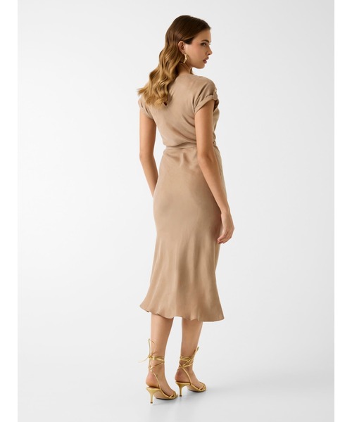 Guess（ゲス）の「DALIA Belted Dress ワンピース ドレス（ワンピース・レディース・ベージュ・SMALL/X-SMALL）」の2枚目の写真