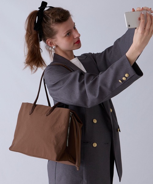 BONLECILL Marche（ボンルシールマルシェ）の「【BONLECILL Marche】《大容量》BIGボストンバッグ（ボストンバッグ・レディース・ブラウン/アイボリー/ブラック・FREE）」の8枚目の写真