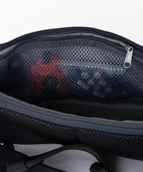 karrimor(カリマー)の「sporan 4(ボディバッグ/ウエストポーチ・メンズ・チャコールグレー/ライトベージュ/ブラック/ミント・FREE)」の11枚目の写真