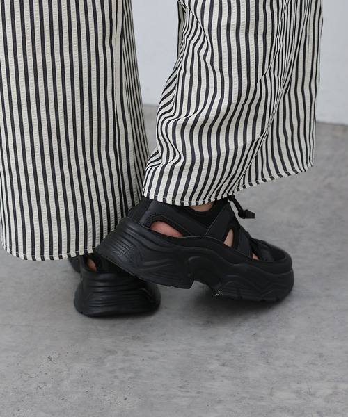 COLONY 2139（コロニートゥーワンスリーナイン）の「厚底スニーカーサンダル（スニーカー・レディース・グレー/ブラック・LARGE/MEDIUM）」の8枚目の写真