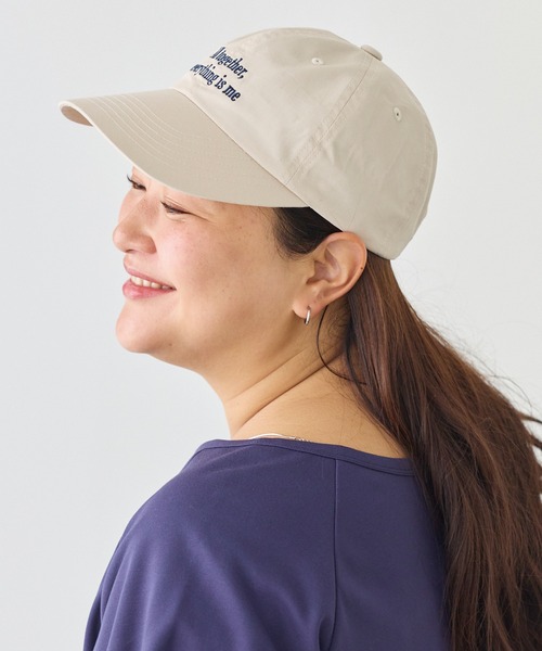 LAVEANGE(ラビアンジェ)の「メッセージロゴ刺繍キャップ(深め・つば広)(キャップ・レディース・ブラック/ベージュ・F)」の4枚目の写真