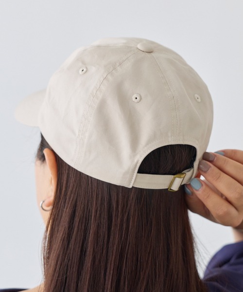 LAVEANGE(ラビアンジェ)の「メッセージロゴ刺繍キャップ(深め・つば広)(キャップ・レディース・ブラック/ベージュ・F)」の6枚目の写真