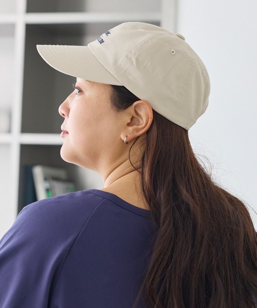 LAVEANGE(ラビアンジェ)の「メッセージロゴ刺繍キャップ(深め・つば広)(キャップ・レディース・ブラック/ベージュ・F)」の5枚目の写真