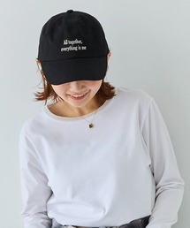 LAVEANGE（ラビアンジェ）の「メッセージロゴ刺繍キャップ（深め・つば広）｜365日頼れるベーシックキャップ/ベースボールキャップ/サイズ調整可能/ユニセックス（キャップ）」
