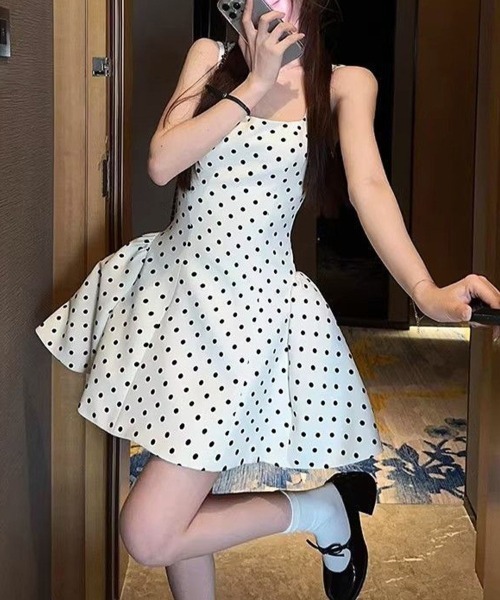 SallyLunn(サリーラン)の「バックレースアップドットワンピース(ワンピース・レディース・ホワイト・MEDIUM/LARGE)」の3枚目の写真