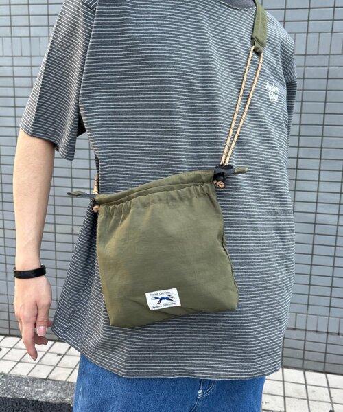 PENNEYS（ぺニーズ）の「【UNISEX】【FOX別注】スクエアナイロンサコッシュ（ショルダーバッグ・メンズ・ベージュ/カーキ/ブラック・ONE SIZE）」の12枚目の写真