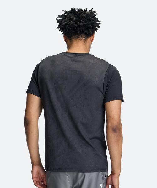 UNDER ARMOUR(アンダーアーマー)の「UAクール プロ ショートスリーブ Tシャツ(トレーニング/メンズ)(Tシャツ/カットソー・メンズ・ブラック・M/L/XL/S/3XL/2XL)」の2枚目の写真