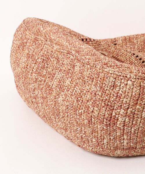 STELLA McCARTNEY(ステラマッカートニー)の「Logo Large Crochet Raffia Hobo Bag / ロゴ ラフィア クロシェ ラージ ホーボーバッグ(トートバッグ・レディース・ナチュラル・ONE SIZE)」の3枚目の写真