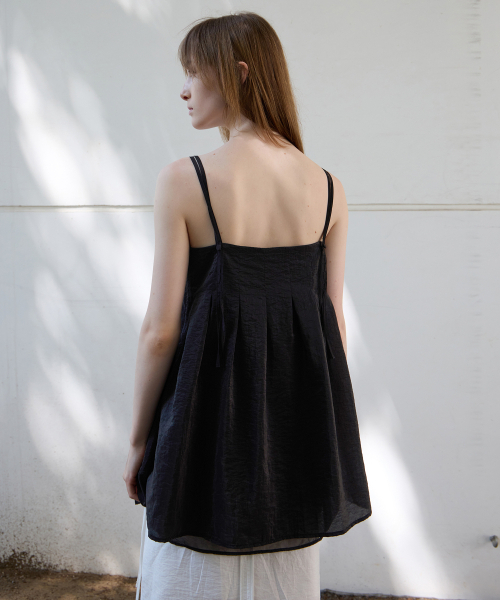 LEVAR(レバー)の「Double Strap Pleats Blouse - Black(シャツ/ブラウス・レディース・ブラック・FREE)」の2枚目の写真