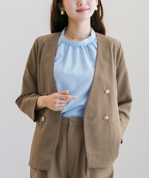 Emilyan（エミリアン）の「【 軽やかに整う 】 サップタンブラー・ダブルジャケット（ノーカラージャケット・レディース・グレイッシュベージュ/ブラック/ブラウン・L/M）」の3枚目の写真