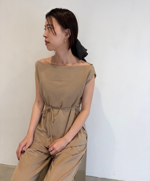 SHENERY(シーナリー)の「【Her Edit】【セットアップ対応】キュプラジャージートップス(シャツ/ブラウス・レディース・ブラック/ベージュ・FREE)」の2枚目の写真