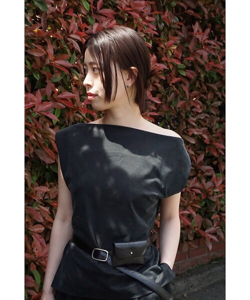 SHENERY(シーナリー)の「【Her Edit】【セットアップ対応】キュプラジャージートップス(シャツ/ブラウス・レディース・ブラック/ベージュ・FREE)」の1枚目の写真