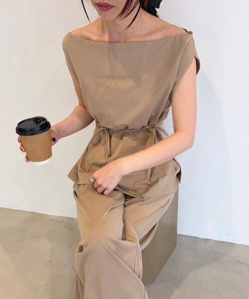 SHENERY(シーナリー)の「【Her Edit】【セットアップ対応】キュプラジャージートップス(シャツ/ブラウス・レディース・ブラック/ベージュ・FREE)」の3枚目の写真