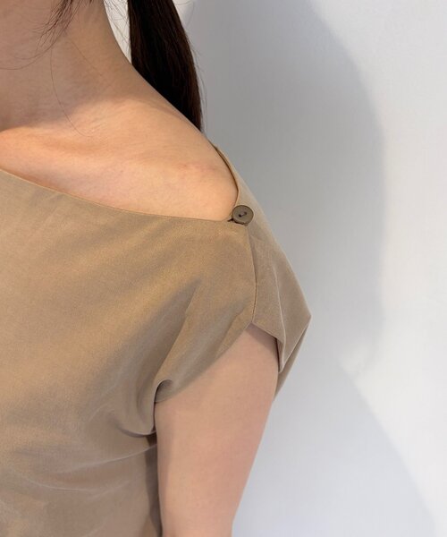 SHENERY(シーナリー)の「【Her Edit】【セットアップ対応】キュプラジャージートップス(シャツ/ブラウス・レディース・ブラック/ベージュ・FREE)」の13枚目の写真