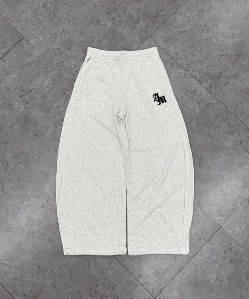 ATMARK(アットマーク)の「《2サイズ展開 / UNISEX 》ATMARK ワンポイントロゴ刺繍 バレルレッグパンツ ハート グラフィティ オールド(スウェットパンツ・メンズ・ブラック系1/ブラック系4/ブラック系2/ホワイト系3/ホワイト系4/ホワイト系2/ホワイト系1/ブラック系3・L/M)」の15枚目の写真
