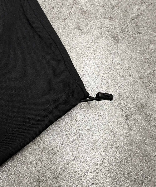 ATMARK(アットマーク)の「《2サイズ展開 / UNISEX 》ATMARK ワンポイントロゴ刺繍 バレルレッグパンツ ハート グラフィティ オールド(スウェットパンツ・メンズ・ブラック系1/ブラック系4/ブラック系2/ホワイト系3/ホワイト系4/ホワイト系2/ホワイト系1/ブラック系3・L/M)」の13枚目の写真