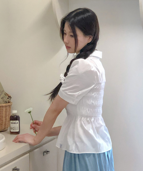 MELLOTORY（メロートリー）の「シャーリングバンディング半袖ブラウス（ホワイト）（シャツ/ブラウス・レディース・ホワイト・FREE）」の4枚目の写真