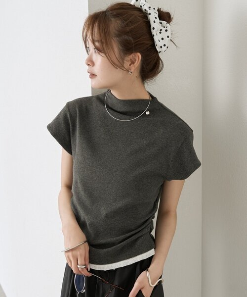 mystic(ミスティック)の「【レイヤードデザイン】プレート付きハイネックTシャツ(Tシャツ/カットソー・レディース・ブルー/ブラック/チャコールグレー/アイボリー・FREE)」の3枚目の写真