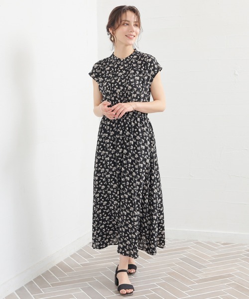 GLACIER lusso(グラシアルッソ)の「花柄ピンタックワンピース(ワンピース・レディース・グリーン系その他2/レッド系その他2/ブラック系その他2・M/LL/S/L)」の1枚目の写真