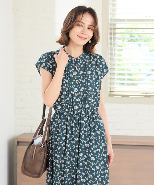 GLACIER lusso(グラシアルッソ)の「花柄ピンタックワンピース(ワンピース・レディース・グリーン系その他2/レッド系その他2/ブラック系その他2・M/LL/S/L)」の7枚目の写真