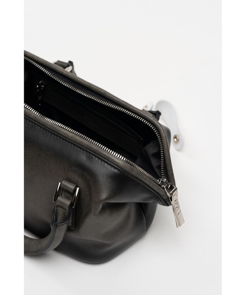 Maison MIHARA YASUHIRO(メゾンミハラヤスヒロ)の「"VINTAGE" Boston Bag Small(ショルダーバッグ・レディース・ブラウン/ブラック・FREE)」の7枚目の写真