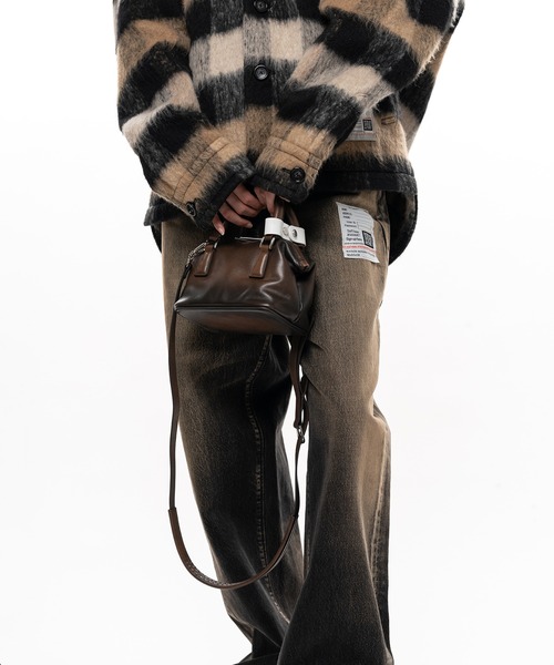 Maison MIHARA YASUHIRO(メゾンミハラヤスヒロ)の「"VINTAGE" Boston Bag Small(ショルダーバッグ・レディース・ブラウン/ブラック・FREE)」の20枚目の写真