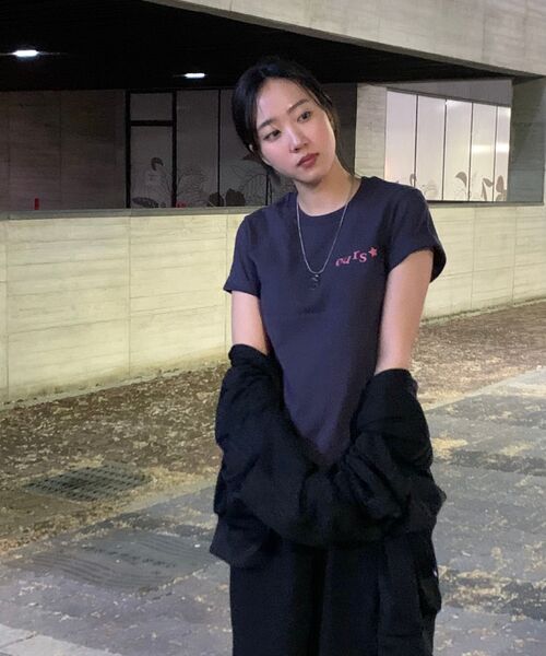 OURSAYSOUR(アワーセイアワー)の「フラワーシンボルロゴクロップ半袖Tシャツチャコール(Tシャツ/カットソー・レディース・チャコール・FREE)」の4枚目の写真