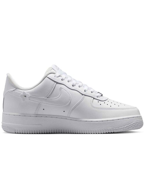 NIKE（ナイキ）の「ナイキ エア フォース 1 '07 “Florette” ウィメンズシューズ / Nike Air Force 1 '07 "Florette" Women's Shoes IR8637-100 White（スニーカー・レディース・ホワイト・26/25.5/25/23.5/22.5/22/24.5/24/23）」の3枚目の写真