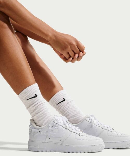 NIKE（ナイキ）の「ナイキ エア フォース 1 '07 “Florette” ウィメンズシューズ / Nike Air Force 1 '07 "Florette" Women's Shoes IR8637-100 White（スニーカー・レディース・ホワイト・26/25.5/25/23.5/22.5/22/24.5/24/23）」の9枚目の写真