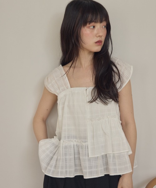 Alumu.（エルム）の「アシンメトリーコットンフリルトップス（シャツ/ブラウス・レディース・オフホワイト・FREE）」の9枚目の写真
