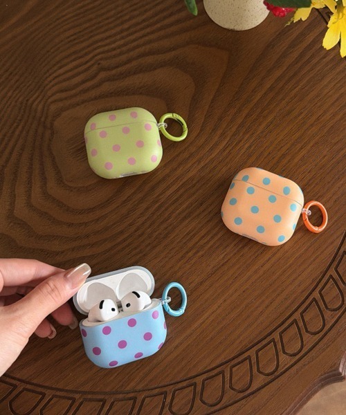 Fun & Daily(ファンアンドデイリー)の「Color Dot AirPods Case / エアポッズ4/プロ3(ヘッドフォン/イヤホン・レディース・オレンジ/グリーン/ブルー・A/B)」の11枚目の写真