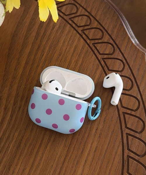 Fun & Daily(ファンアンドデイリー)の「Color Dot AirPods Case / エアポッズ4/プロ3(ヘッドフォン/イヤホン・レディース・オレンジ/グリーン/ブルー・A/B)」の9枚目の写真