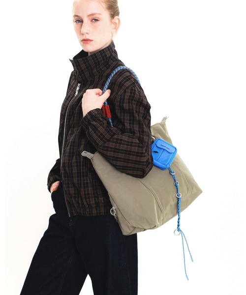 Topologie(トポロジー)の「Explorer Tote Medium(トートバッグ・レディース・モスグリーン系/ブラック・ONE SIZE)」の15枚目の写真