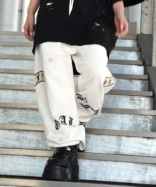 GALFY（ガルフィー）の「【別注】GA×GALFY-闇落ちピアススウェットパンツ（スウェットパンツ・メンズ・ホワイト/ブラック・L/XL）」の11枚目の写真