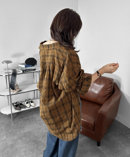 MATU:TA(マトゥータ)の「【シルエットがかわいい!】ヴィンテージライトチェックシャツ/2026秋冬新作 秋服 チェック シャツ 長袖 オーバーサイズ ユニセックス 日焼け対策 ルーズシルエット 韓国 カジュアル 海外ガール 羽織り フリーサイズ ワンサイズ 4カラー ブラック ブルー ブラウン グリーン(シャツ/ブラウス・レディース・ブラック/ブラウン/グリーン/ブルー・FREE)」の2枚目の写真