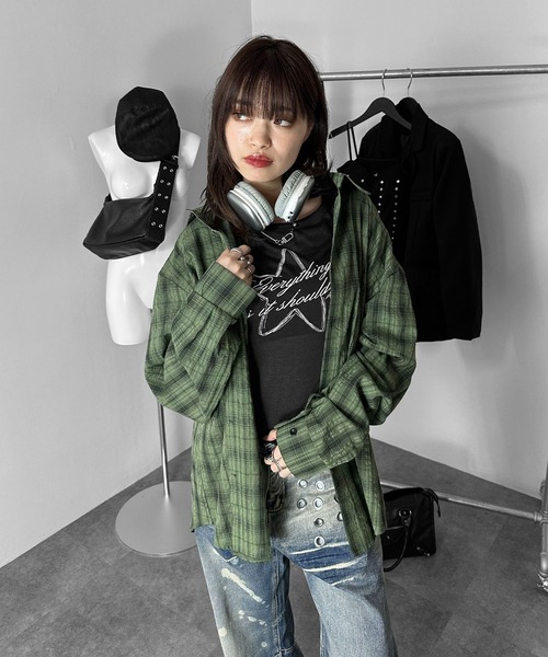 MATU:TA(マトゥータ)の「【シルエットがかわいい!】ヴィンテージライトチェックシャツ/2026秋冬新作 秋服 チェック シャツ 長袖 オーバーサイズ ユニセックス 日焼け対策 ルーズシルエット 韓国 カジュアル 海外ガール 羽織り フリーサイズ ワンサイズ 4カラー ブラック ブルー ブラウン グリーン(シャツ/ブラウス・レディース・ブラック/ブラウン/グリーン/ブルー・FREE)」の7枚目の写真