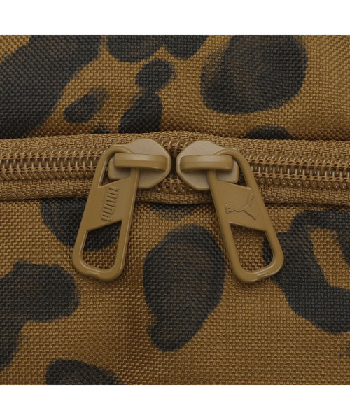 PUMA(プーマ)の「PUMA プーマ ユニセックス プーマ フェーズ AOP バックパック 22L(バックパック/リュック・メンズ・ブラック系その他3/ブラック系/ピンク系その他2・フリー)」の16枚目の写真