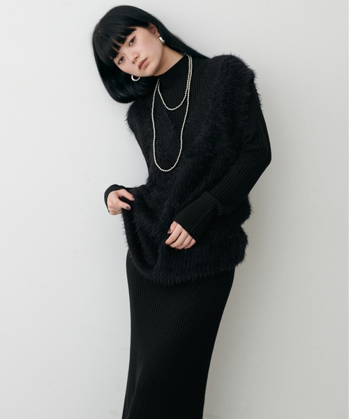 LARUTA(ラルータ)の「【LARUTA】リブニットワンピース×フェザーベストセット(ワンピース・レディース・その他3/チャコールグレー/ブラック/その他2/その他1/その他4/オフホワイト/ダークブラウン・FREE)」の3枚目の写真