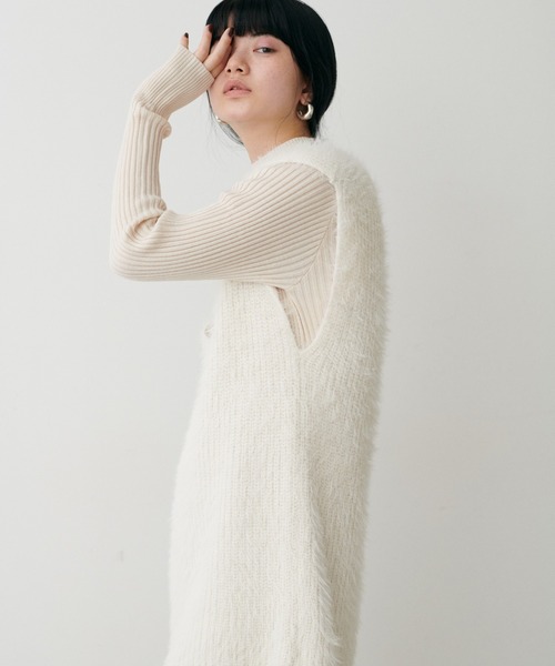 LARUTA(ラルータ)の「【LARUTA】リブニットワンピース×フェザーベストセット(ワンピース・レディース・その他3/チャコールグレー/ブラック/その他2/その他1/その他4/オフホワイト/ダークブラウン・FREE)」の10枚目の写真