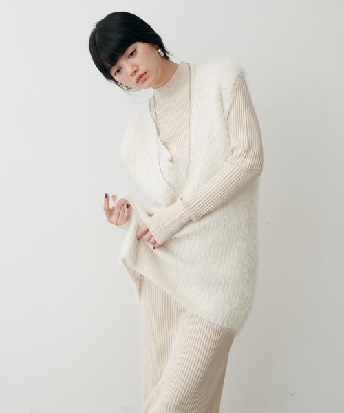 LARUTA(ラルータ)の「【LARUTA】リブニットワンピース×フェザーベストセット(ワンピース・レディース・その他3/チャコールグレー/ブラック/その他2/その他1/その他4/オフホワイト/ダークブラウン・FREE)」の11枚目の写真