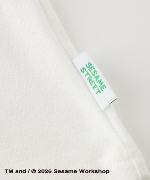 JEANS FACTORY （ジーンズファクトリー）の「【WEB限定】[SESAME STREET/セサミストリート] クッキーモンスター フォトプリントロンT（Tシャツ/カットソー・レディース・ピンク/オフホワイト/チャコールグレー・M/L）」の8枚目の写真