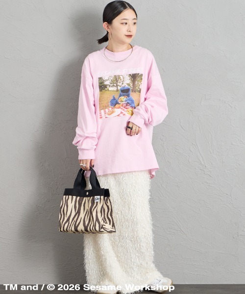 JEANS FACTORY （ジーンズファクトリー）の「【WEB限定】[SESAME STREET/セサミストリート] クッキーモンスター フォトプリントロンT（Tシャツ/カットソー・レディース・ピンク/オフホワイト/チャコールグレー・M/L）」の20枚目の写真